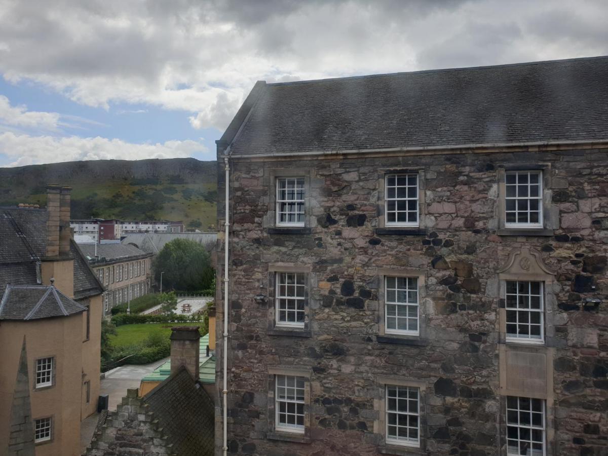 דירות אדינבורו Canongate - Spacious And Historic 2 Bed Flat On Royal Mile מראה חיצוני תמונה